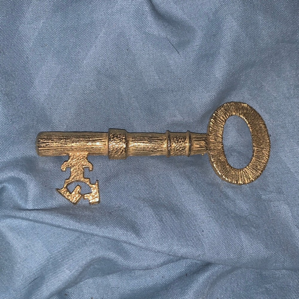 Vintage Antique Victorian Gold Filled Skeleton Key Brooch Pin VANS